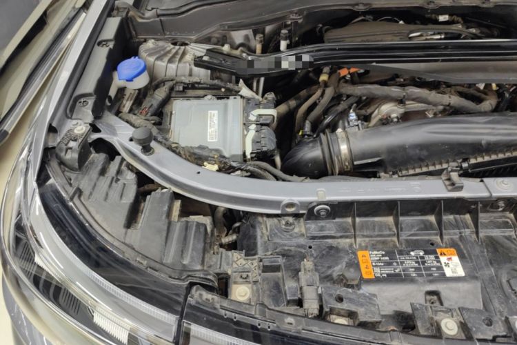 Used Ford Explorer 2024 2.3T EcoBoost Kunlun Peak Edition 7-Seater Engine Bay Right