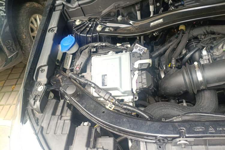 Used Ford Explorer 2024 2.3T EcoBoost Four-Wheel Drive Titanium Edition 7 Seats Engine Bay Right