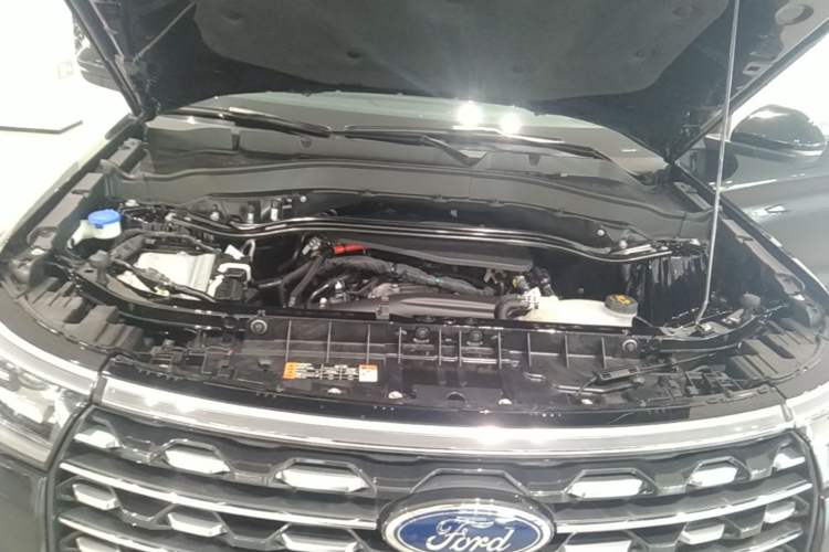 Used Ford Explorer 2024 2.3T EcoBoost Four-Wheel Drive Titanium Edition 6 Seats Engine Bay