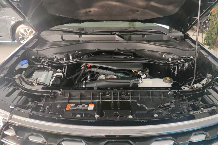 Used Ford Explorer 2024 2.3T EcoBoost Four-Wheel Drive Titanium Edition 6 Seats Engine Bay