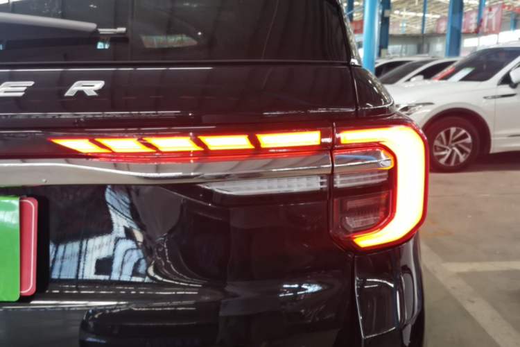 Used Ford Explorer 2024 2.3T EcoBoost Four-Wheel Drive Titanium Edition 6 Seats Exterior 3