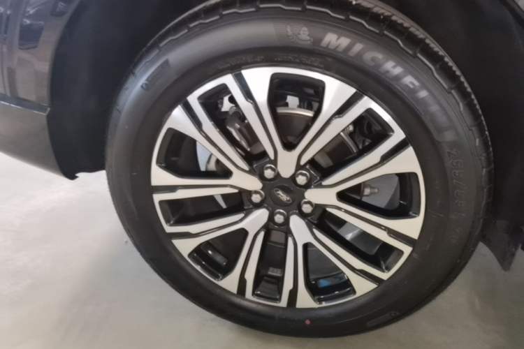 Used Ford Explorer 2024 2.3T EcoBoost Four-Wheel Drive Titanium Edition 6 Seats Exterior 5