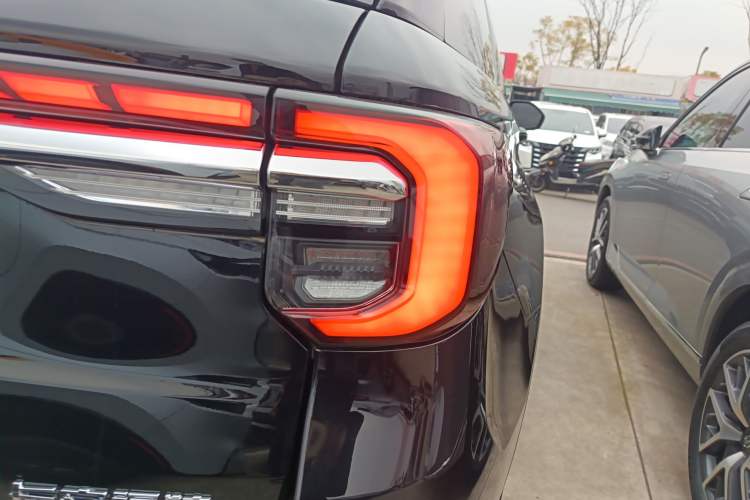 Used Ford Explorer 2024 2.3T EcoBoost Four-Wheel Drive Titanium Edition 6 Seats Exterior 6