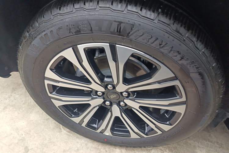 Used Ford Explorer 2024 2.3T EcoBoost Four-Wheel Drive Titanium Edition 6 Seats Exterior 8