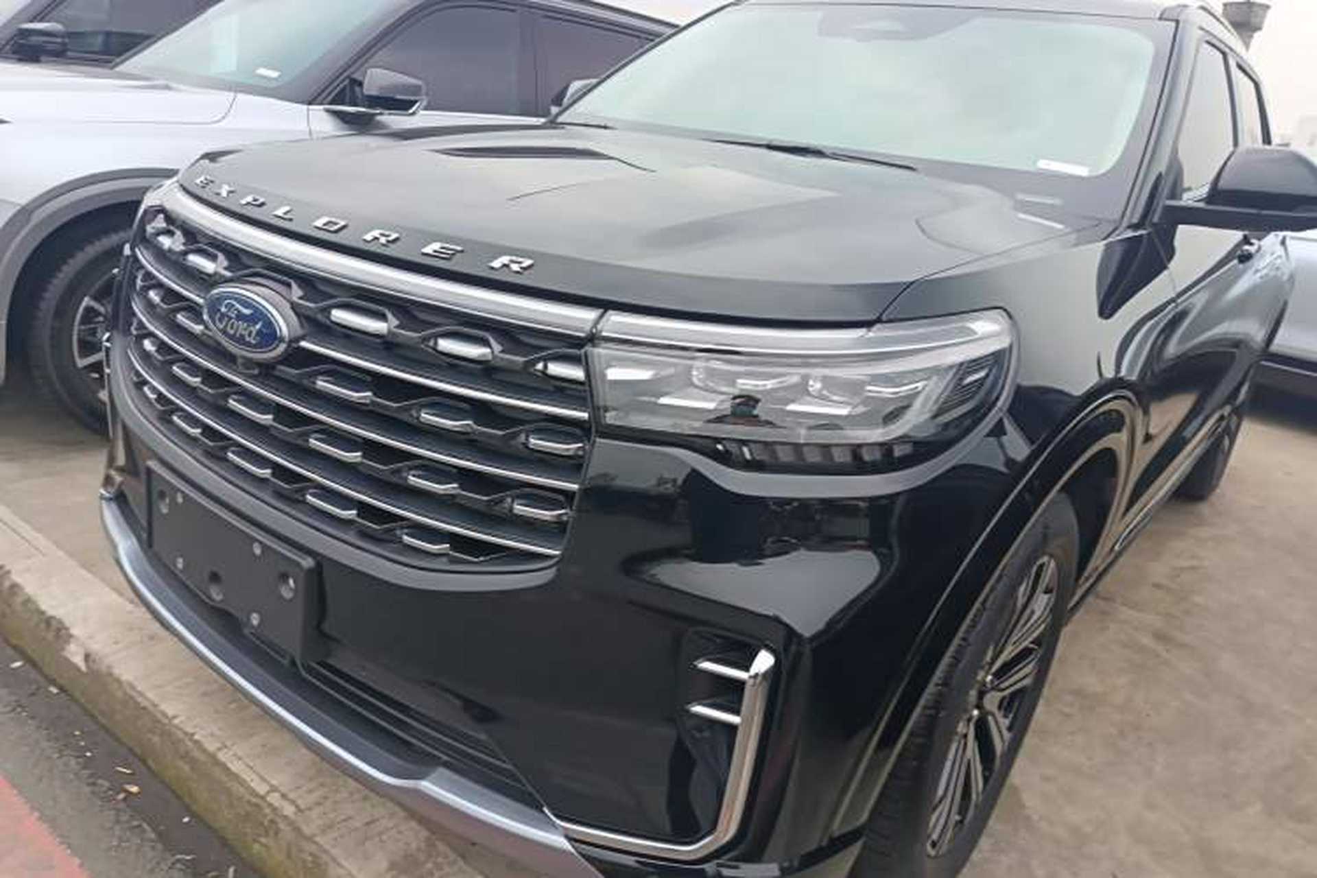 Used Ford Explorer 2024 2.3T EcoBoost Four-Wheel Drive Titanium Edition 6 Seats Front Left 45 Deg