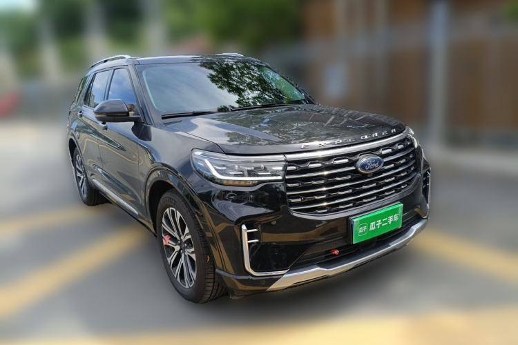 Used Ford Explorer 2024 2.3T EcoBoost Four-Wheel Drive Titanium Edition 7 Seats Front Right 45 Deg