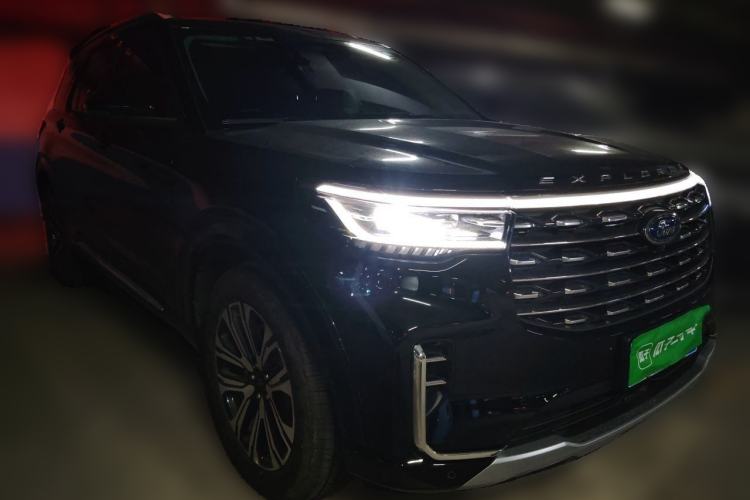 Used Ford Explorer 2024 2.3T EcoBoost Four-Wheel Drive Titanium Edition 7 Seats Front Right 45 Deg