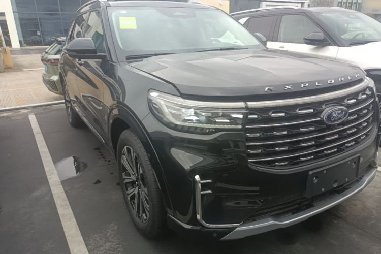 Used Ford Explorer 2024 2.3T EcoBoost Four-Wheel Drive Titanium Edition 6 Seats Front Right 45 Deg