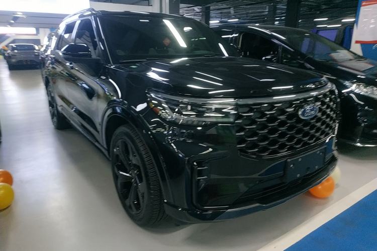Used Ford Explorer 2024 2.3T EcoBoost 4x4 ST-LINE 7-Seater Front Right 45 Deg