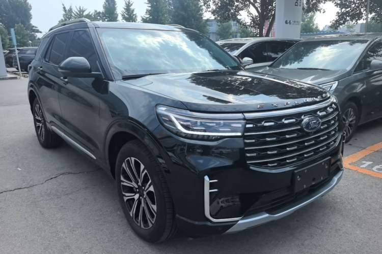 Used Ford Explorer 2024 2.3T EcoBoost Four-Wheel Drive Titanium Edition 6 Seats Front Right 45 Deg
