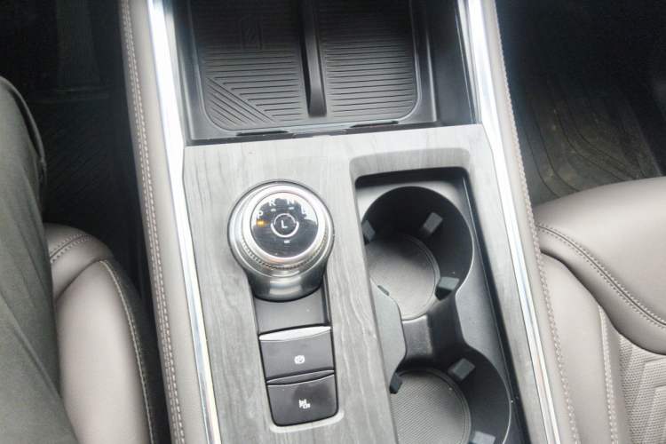 Used Ford Explorer 2024 2.3T EcoBoost Four-Wheel Drive Titanium Edition 6 Seats Gear Lever