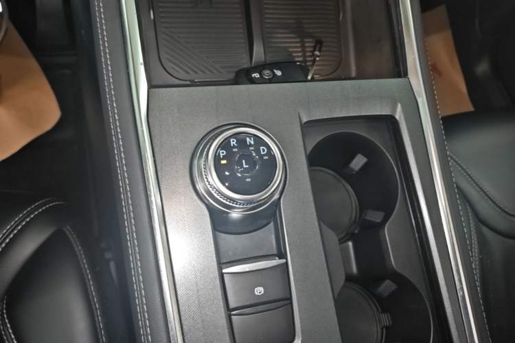 Used Ford Explorer 2024 2.3T EcoBoost All-Wheel Drive Stylish Plus Version 7 Seats Gear Lever
