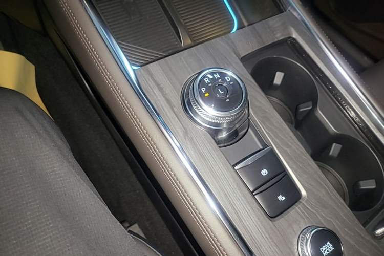Used Ford Explorer 2024 2.3T EcoBoost Four-Wheel Drive Titanium Edition 7 Seats Gear Lever