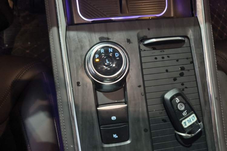Used Ford Explorer 2024 2.3T EcoBoost Four-Wheel Drive Titanium Edition 7 Seats Gear Lever