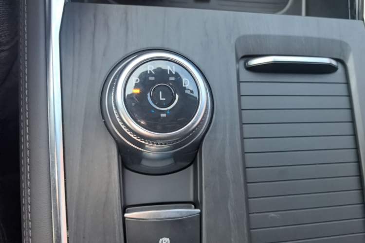 Used Ford Explorer 2024 2.3T EcoBoost Four-Wheel Drive Titanium Edition 6 Seats Gear Lever