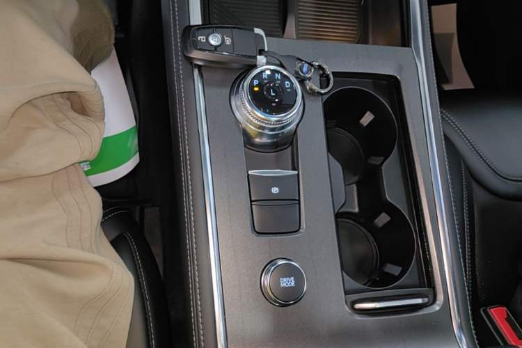 Used Ford Explorer 2024 2.3T EcoBoost Four-Wheel Drive Fashion Plus Edition 6 Seats Gear Lever