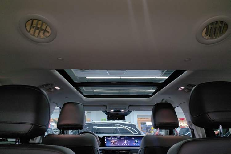 Used Ford Explorer 2024 2.3T EcoBoost Four-Wheel Drive Titanium Edition 6 Seats Headliner