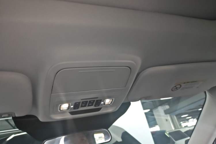 Used Ford Explorer 2024 2.3T EcoBoost All-Wheel Drive Stylish Plus Version 7 Seats Headliner