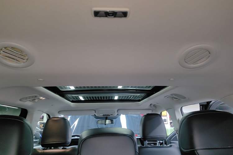 Used Ford Explorer 2024 2.3T EcoBoost All-Wheel Drive Stylish Plus Version 7 Seats Headliner