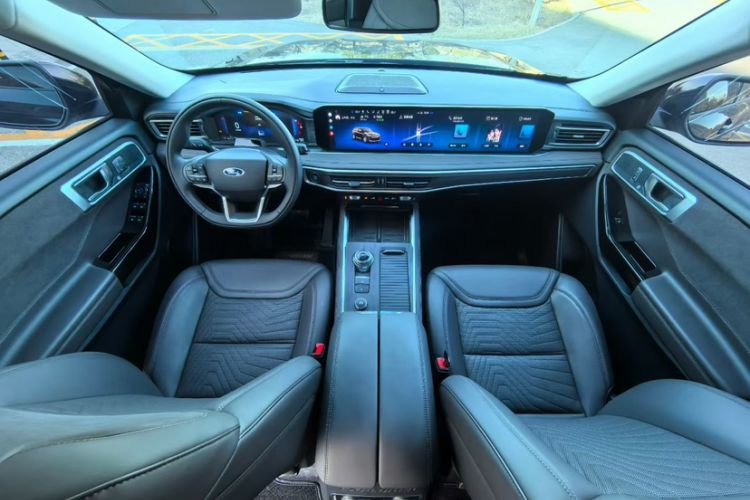 Used Ford Explorer 2024 2.3T EcoBoost Four-Wheel Drive Titanium Edition 6 Seats Interior 1