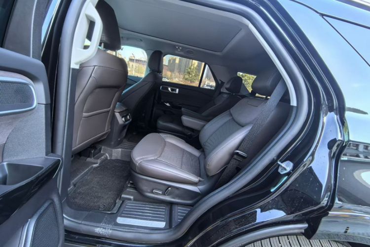 Used Ford Explorer 2024 2.3T EcoBoost Four-Wheel Drive Titanium Edition 6 Seats Interior 2