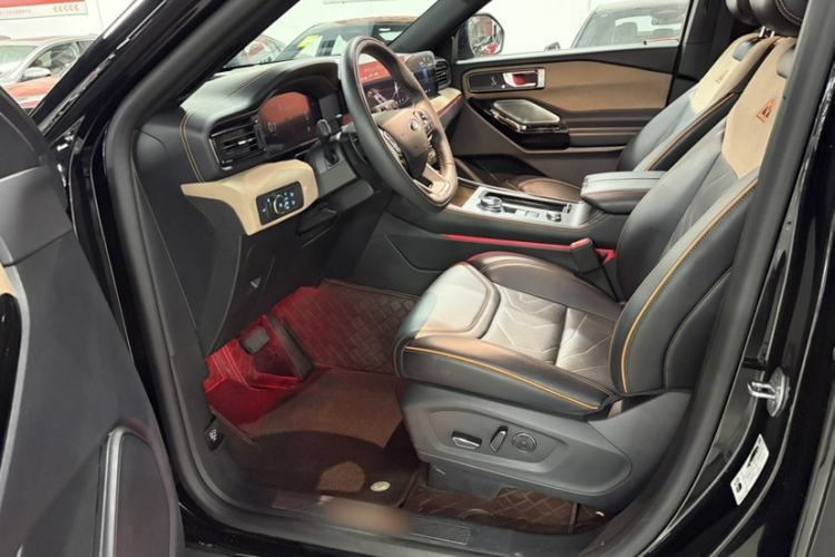 Used Ford Explorer 2024 2.3T EcoBoost Kunlun Peak Edition 7-Seater Interior 3