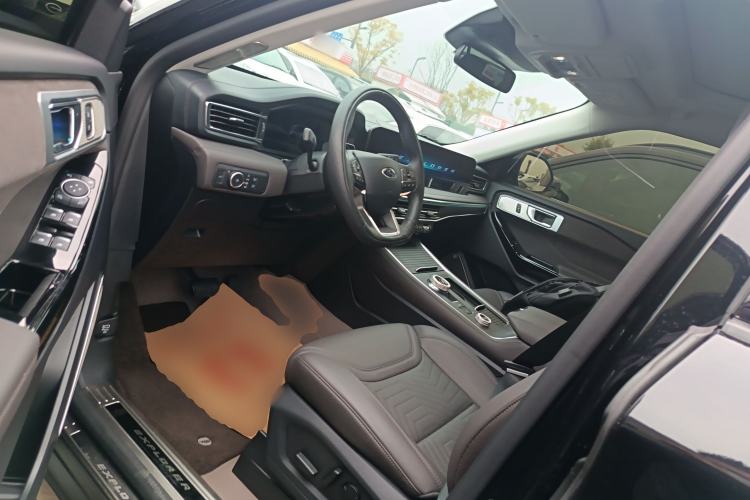 Used Ford Explorer 2024 2.3T EcoBoost Four-Wheel Drive Titanium Edition 6 Seats Interior 3