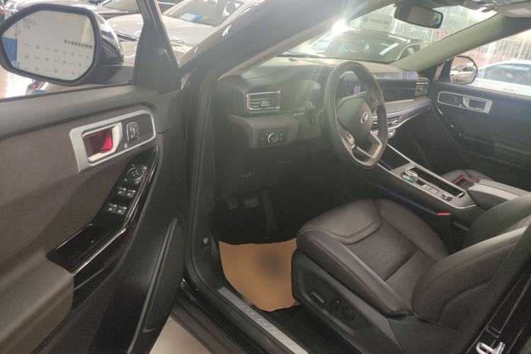 Used Ford Explorer 2024 2.3T EcoBoost Four-Wheel Drive Titanium Edition 6 Seats Interior 3