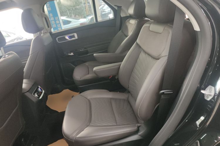 Used Ford Explorer 2024 2.3T EcoBoost Four-Wheel Drive Titanium Edition 6 Seats Interior 4