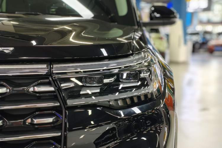 Used Ford Explorer 2024 2.3T EcoBoost Four-Wheel Drive Titanium Edition 7 Seats Left Front Headlight
