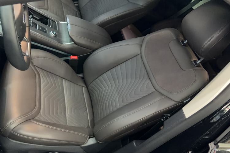 Used Ford Explorer 2024 2.3T EcoBoost Four-Wheel Drive Titanium Edition 6 Seats Left Front Seat