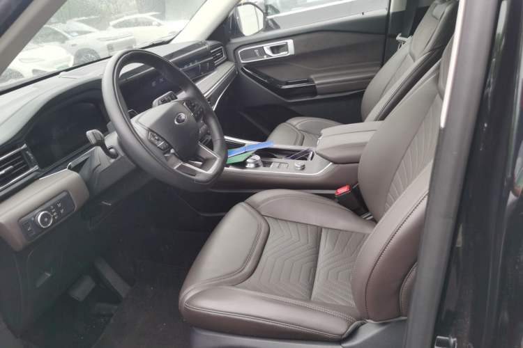 Used Ford Explorer 2024 2.3T EcoBoost Four-Wheel Drive Titanium Edition 7 Seats Left Front Seat