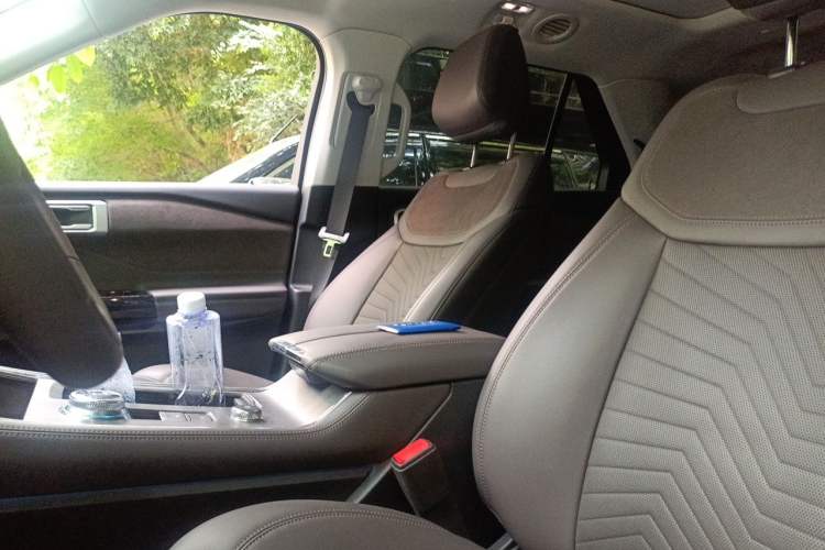 Used Ford Explorer 2024 2.3T EcoBoost Four-Wheel Drive Titanium Edition 7 Seats Left Front Seat