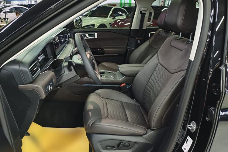 Used Ford Explorer 2024 2.3T EcoBoost Four-Wheel Drive Titanium Edition 7 Seats Left Front Seat