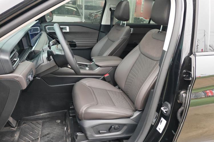 Used Ford Explorer 2024 2.3T EcoBoost Four-Wheel Drive Titanium Edition 7 Seats Left Front Seat
