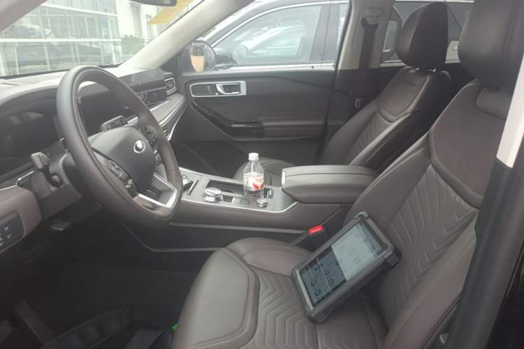 Used Ford Explorer 2024 2.3T EcoBoost Four-Wheel Drive Titanium Edition 6 Seats Left Front Seat