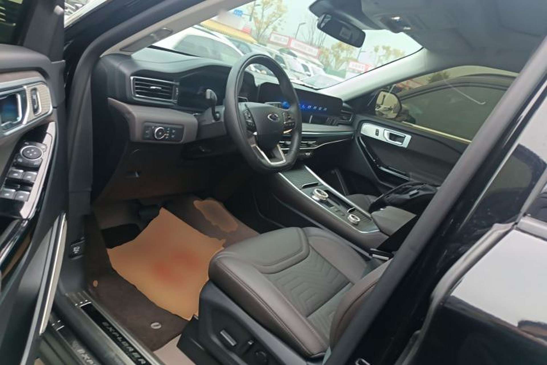 Used Ford Explorer 2024 2.3T EcoBoost Four-Wheel Drive Titanium Edition 6 Seats Left Front Seat