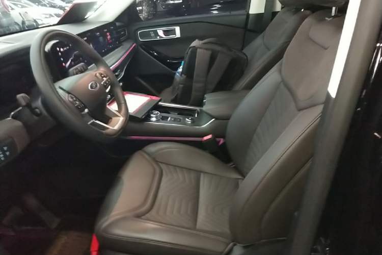 Used Ford Explorer 2024 2.3T EcoBoost Four-Wheel Drive Titanium Edition 6 Seats Left Front Seat