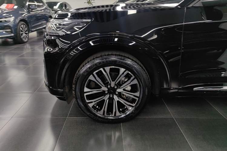 Used Ford Explorer 2024 2.3T EcoBoost Four-Wheel Drive Titanium Edition 6 Seats Left Front Wheel Hub