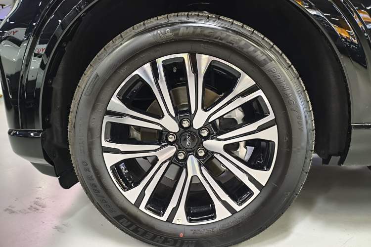 Used Ford Explorer 2024 2.3T EcoBoost Four-Wheel Drive Titanium Edition 7 Seats Left Front Wheel Hub