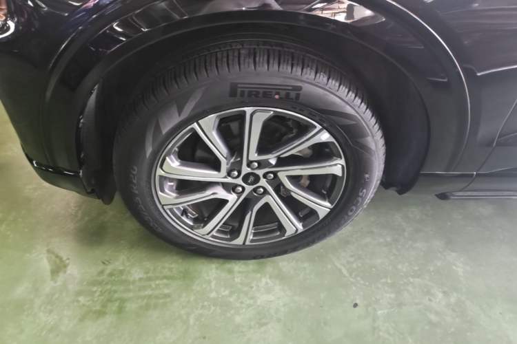 Used Ford Explorer 2024 2.3T EcoBoost All-Wheel Drive Stylish Plus Version 7 Seats Left Front Wheel Hub