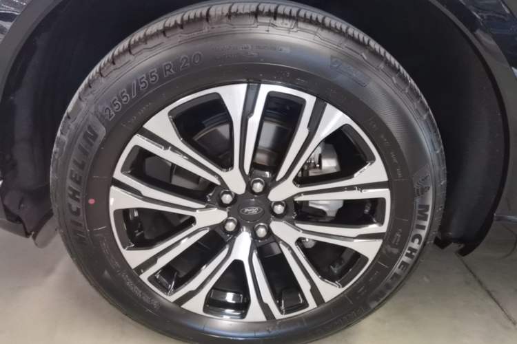 Used Ford Explorer 2024 2.3T EcoBoost Four-Wheel Drive Titanium Edition 6 Seats Left Front Wheel Hub