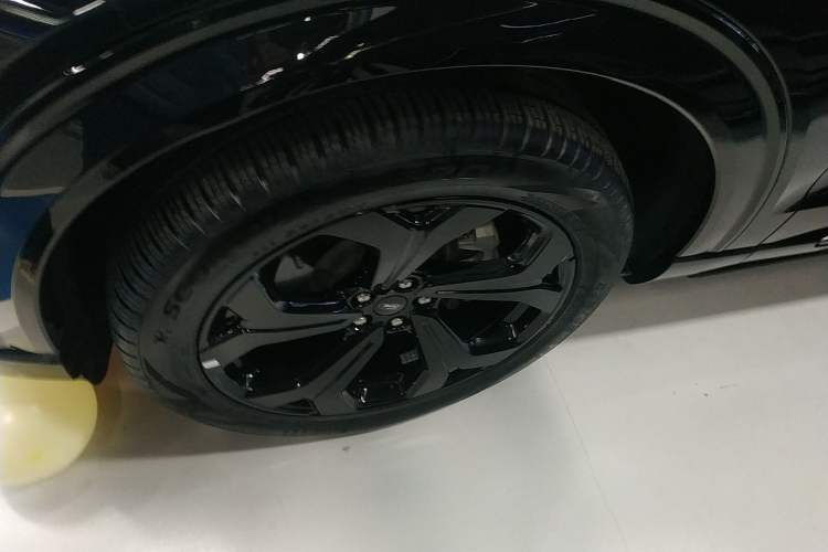 Used Ford Explorer 2024 2.3T EcoBoost 4x4 ST-LINE 7-Seater Left Front Wheel Hub