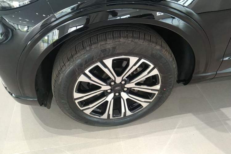 Used Ford Explorer 2024 2.3T EcoBoost Four-Wheel Drive Titanium Edition 6 Seats Left Front Wheel Hub