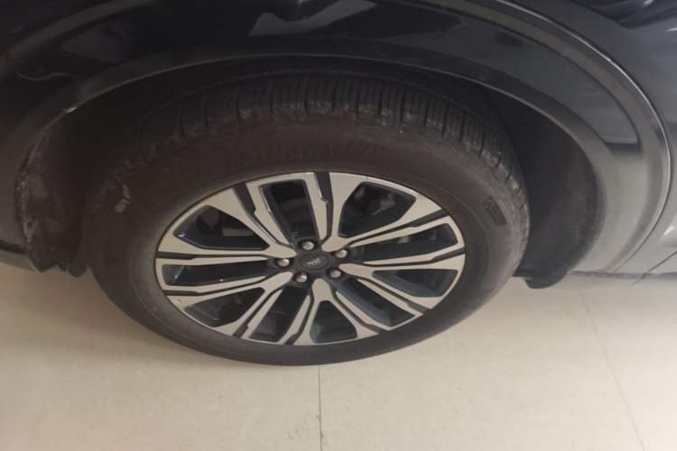 Used Ford Explorer 2024 2.3T EcoBoost Four-Wheel Drive Titanium Edition 7 Seats Left Front Wheel Hub