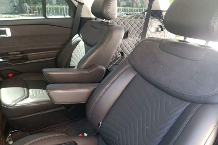 Used Ford Explorer 2024 2.3T EcoBoost Four-Wheel Drive Titanium Edition 6 Seats Left Rear Seat