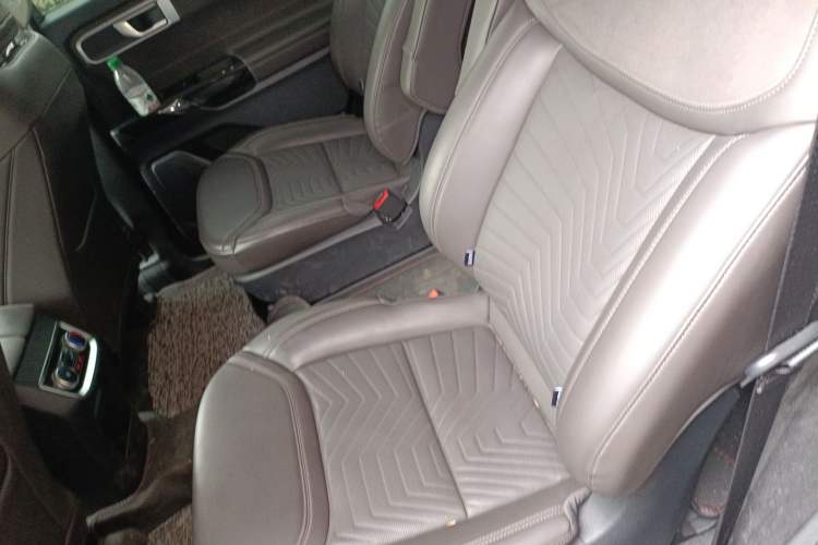 Used Ford Explorer 2024 2.3T EcoBoost Four-Wheel Drive Titanium Edition 6 Seats Left Rear Seat