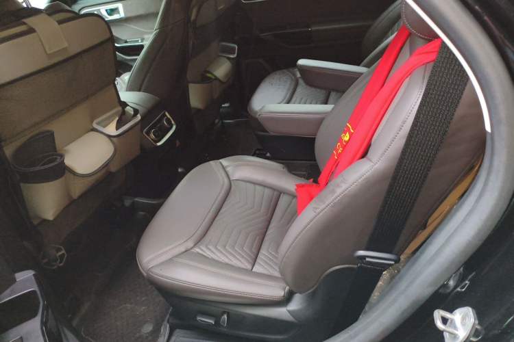 Used Ford Explorer 2024 2.3T EcoBoost Four-Wheel Drive Titanium Edition 6 Seats Left Rear Seat