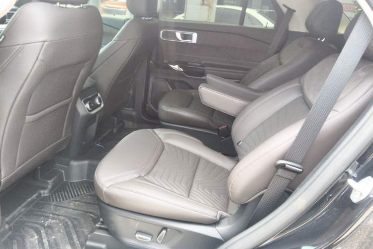 Used Ford Explorer 2024 2.3T EcoBoost Four-Wheel Drive Titanium Edition 6 Seats Left Rear Seat