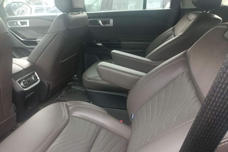 Used Ford Explorer 2024 2.3T EcoBoost Four-Wheel Drive Titanium Edition 6 Seats Left Rear Seat
